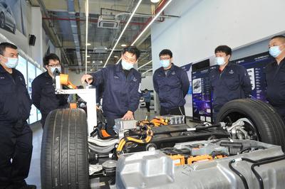 中國(guó)特色企業(yè)新型學(xué)徒制 萬(wàn)人培訓(xùn)班開啟，助力企業(yè)技術(shù)服務(wù)新篇章